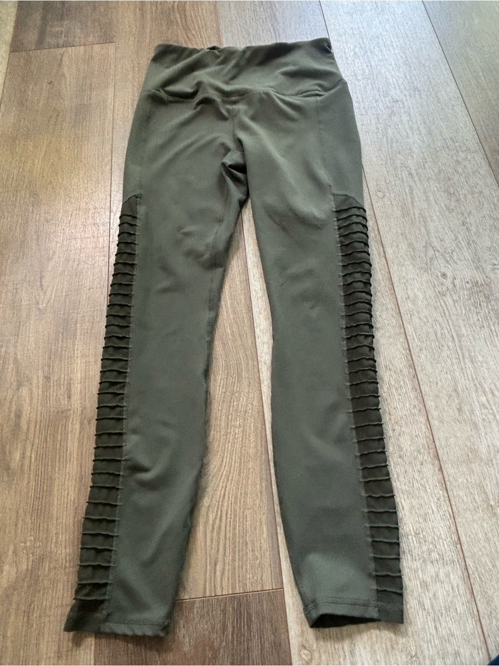 GAIAM Light Gray Logo Performance Top